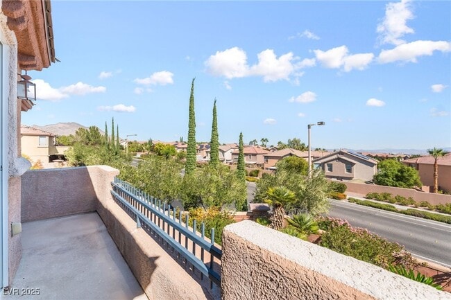 Building Photo - 600 El Loro St