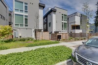 Building Photo - Modern & Bright Seattle 4 Bed Townhome!