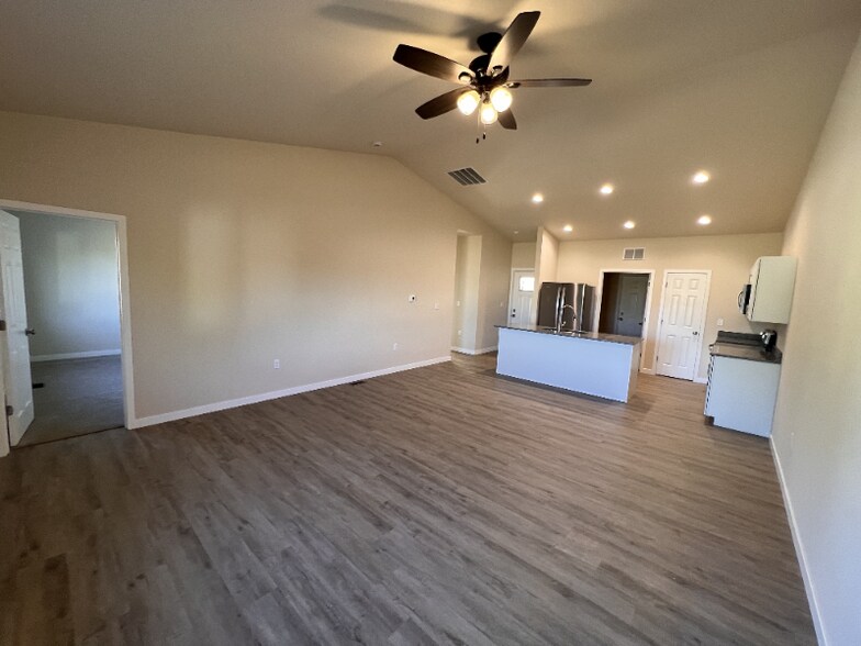 Building Photo - 816-818 S Knox Dr