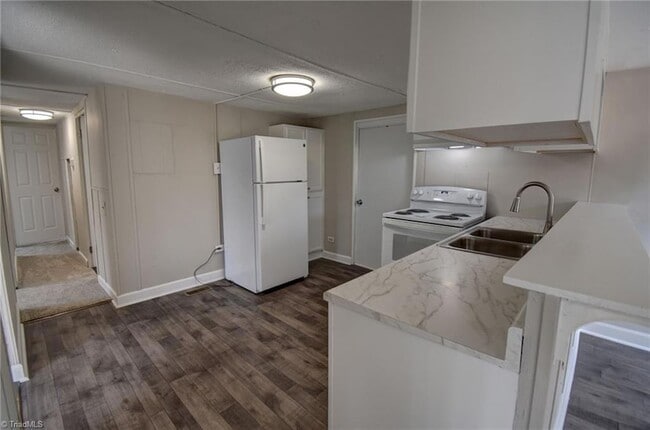 Building Photo - 4606 Woodvery Dr