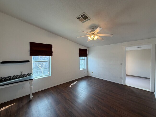 Building Photo - 3 Bedroom Single Story Home Available Near Unser Blvd SW & Bridge Blvd SW!