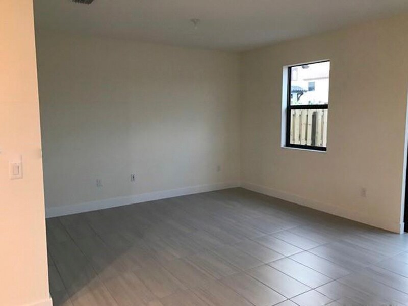 Building Photo - 8878 NW 103rd Ave