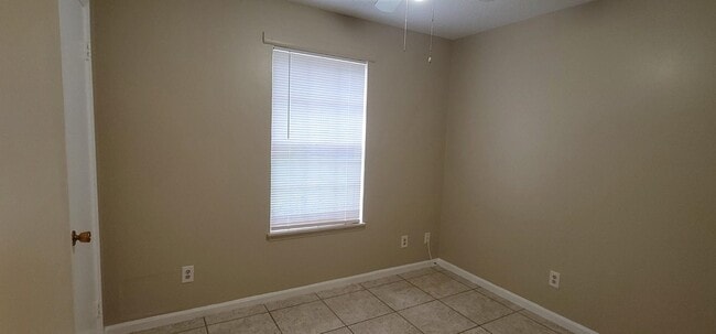 Building Photo - 8812 Pembroke Ct N