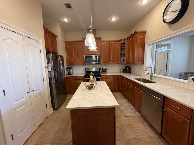 Building Photo - 4410 Windlake Dr