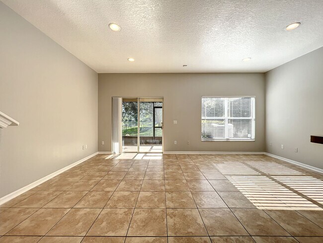 Building Photo - Clubside Pointe