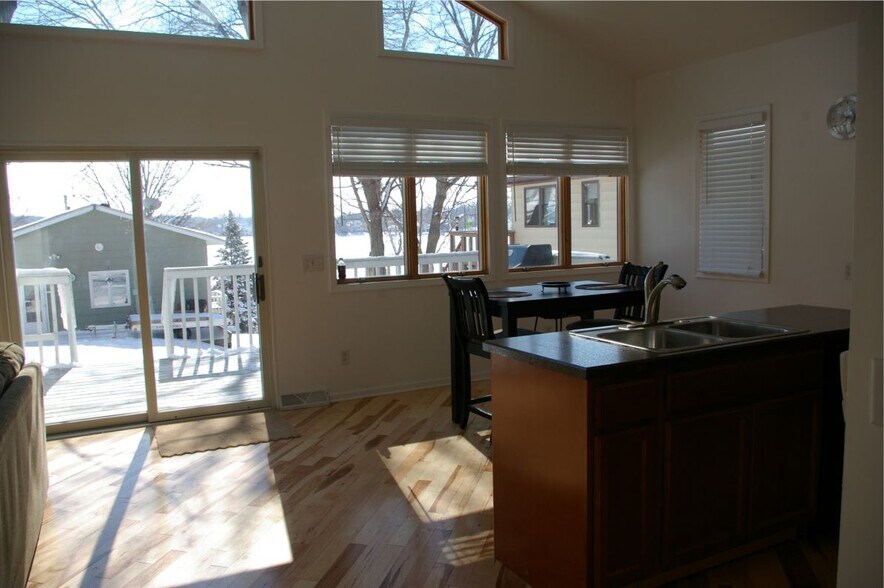 DINING AREA OVERLOOKING LAKE - 4301 Quaker Trl NE
