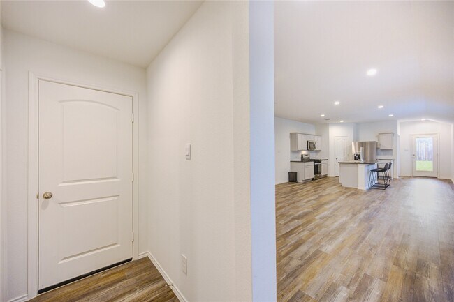 Building Photo - 5618 Redstone Gardens Dr