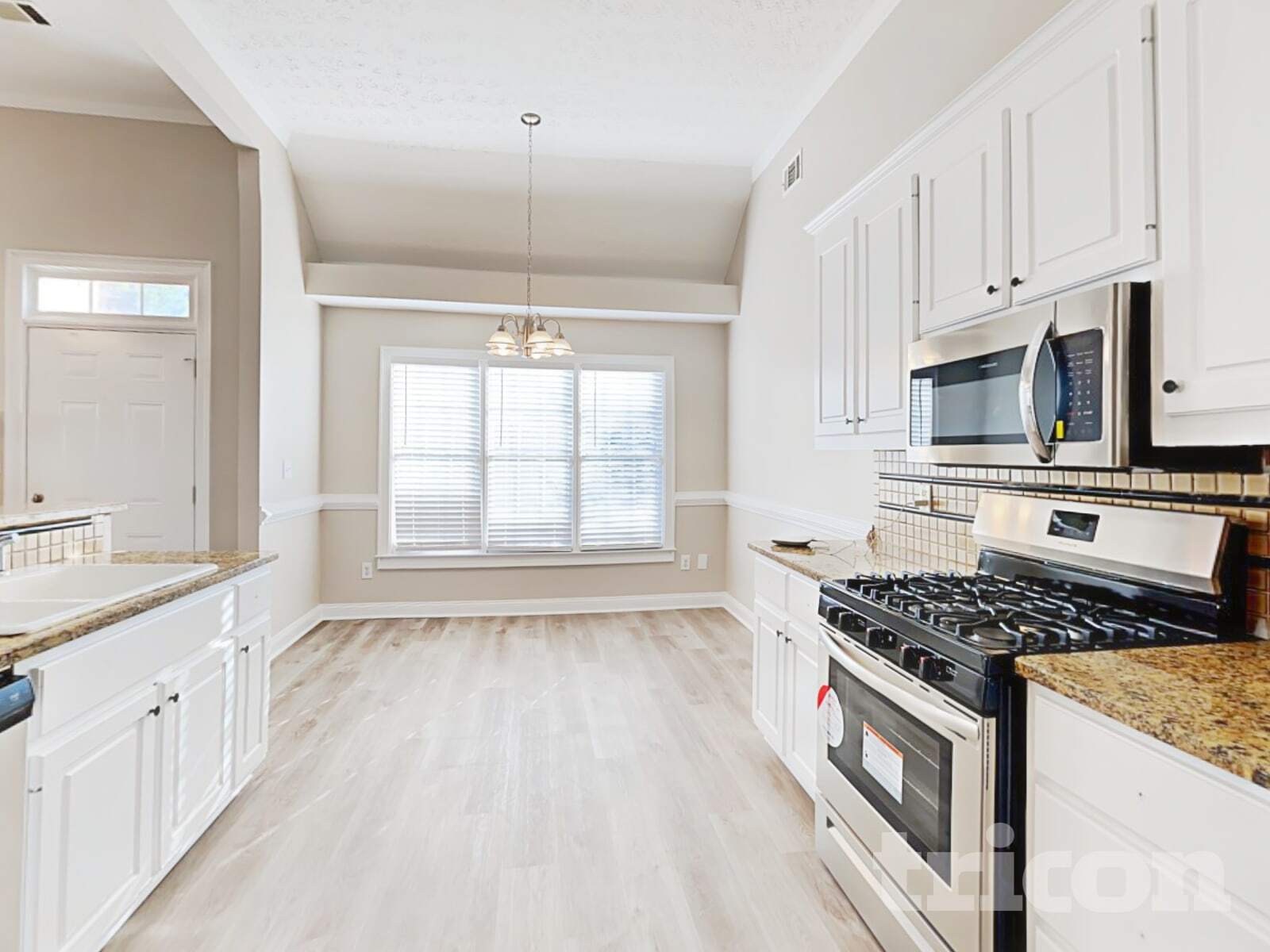 Building Photo - 160 Wisteria Way