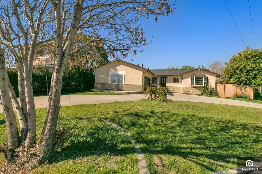 Building Photo - 402 Marylinn Dr