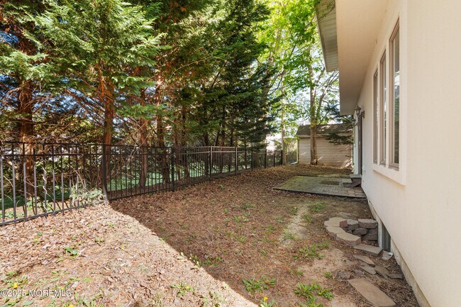 Building Photo - 230 Norwood Ave N