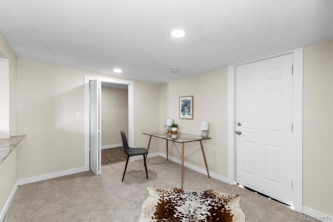 Building Photo - For Rent – Renovated 3 Bedroom Bungalow in Englewood