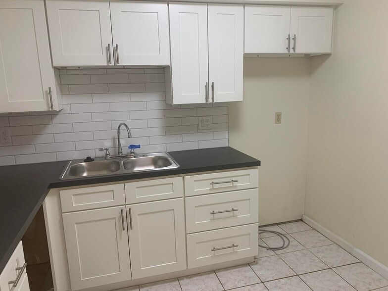 Building Photo - 9905 Pineapple Tree Dr