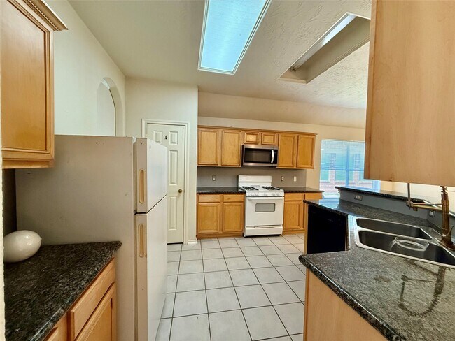 Building Photo - 16714 Bethan Glen Ln