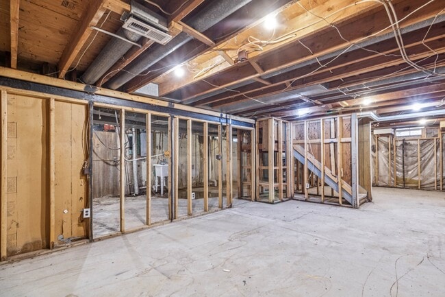 Building Photo - 3233 Wolcott St