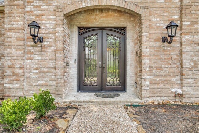 Building Photo - 211 Briarpark Dr