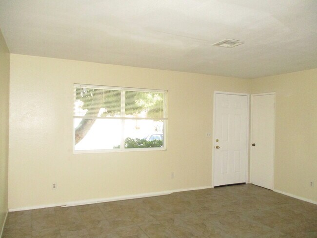 Building Photo - 836 E Avenue J12