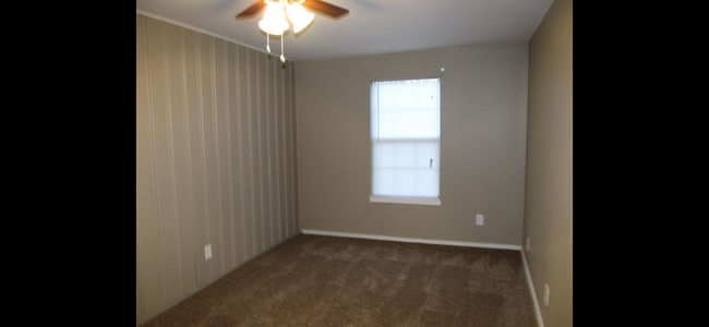 Building Photo - 10706 Hickman Mills Dr