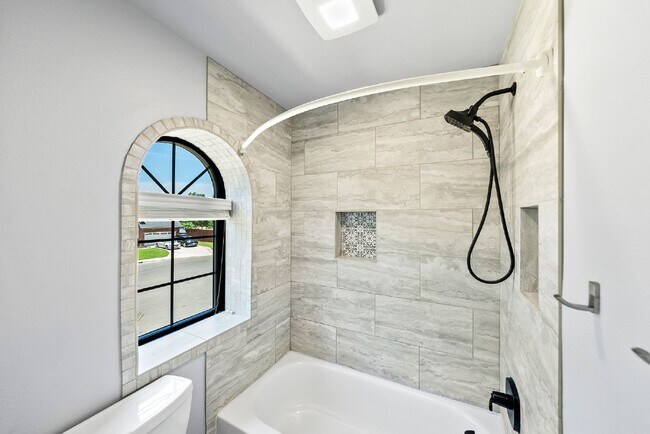 Building Photo - Spacious Cul De Sac Location Surrounded by...
