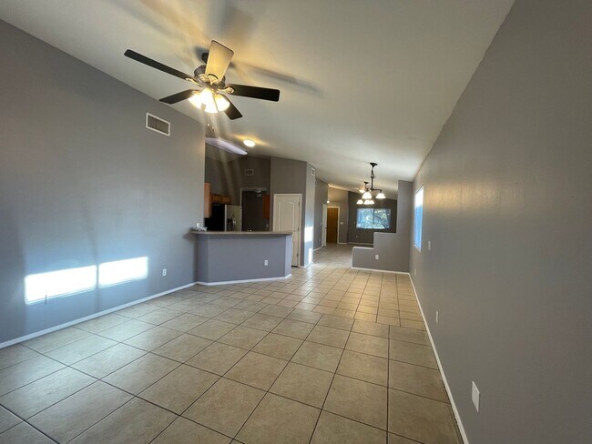 Building Photo - Lovely 4 Bedroom 2 Bath Home!