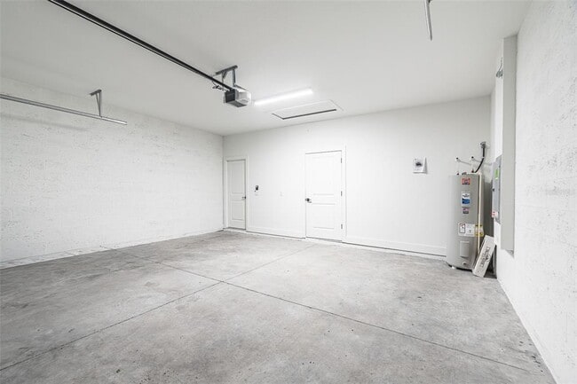 Building Photo - 24489 SW Kingsway Cir