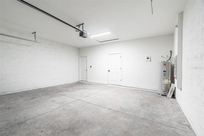 Building Photo - 24510 SW Kingsway Cir