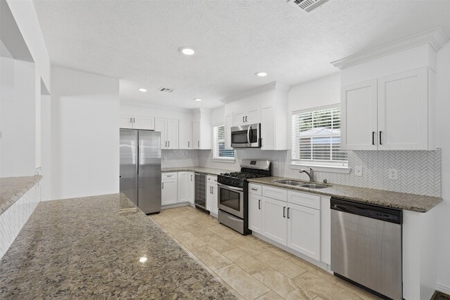 Building Photo - 10033 Whiteside Ln