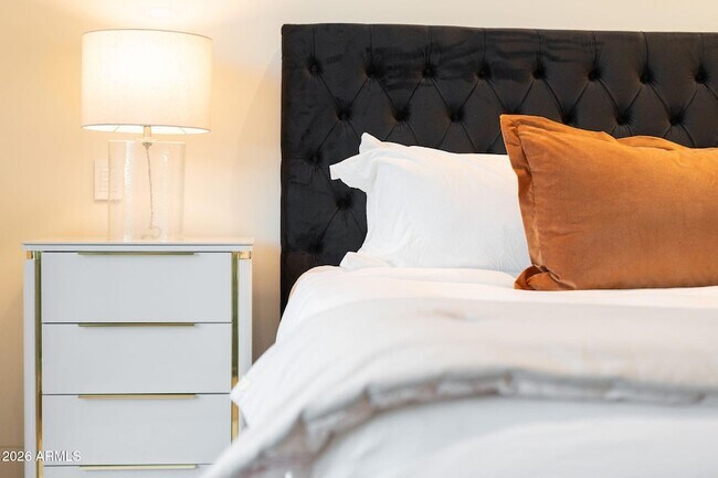 Building Photo - 6587 N Palmeraie Blvd