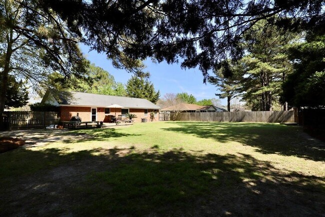 Building Photo - 2415 Edmunds Dr