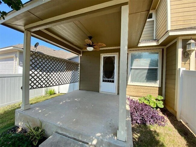 Building Photo - 606 Alamo Plaza Dr
