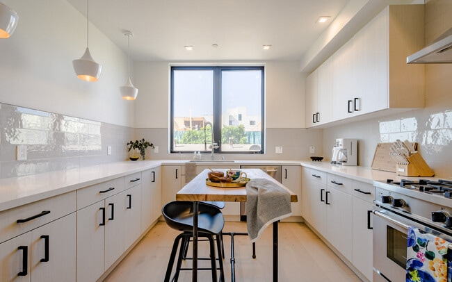Building Photo - Common Penmar