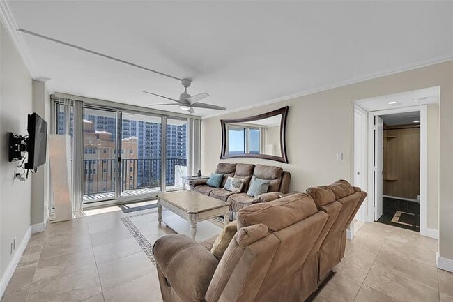 Building Photo - 525 N Ocean Blvd