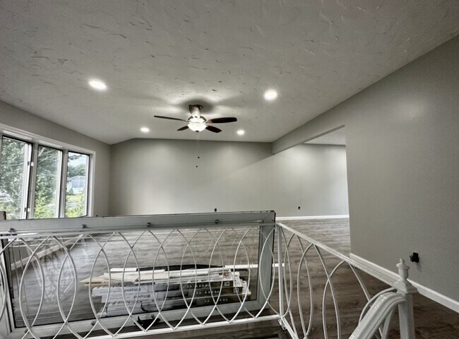 Building Photo - 34 Blue Jay Dr, Brentwood