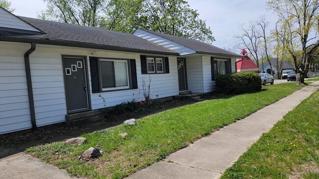 Primary Photo - 416 W Wenger Rd