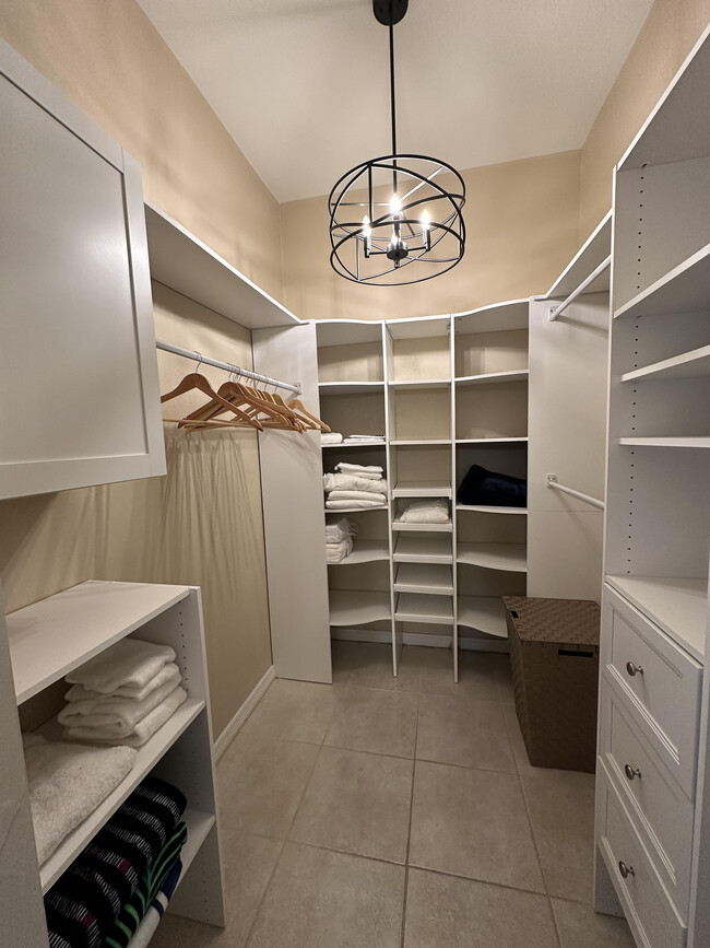 Large Walk-in master closet - 1305 SW 11th Plz