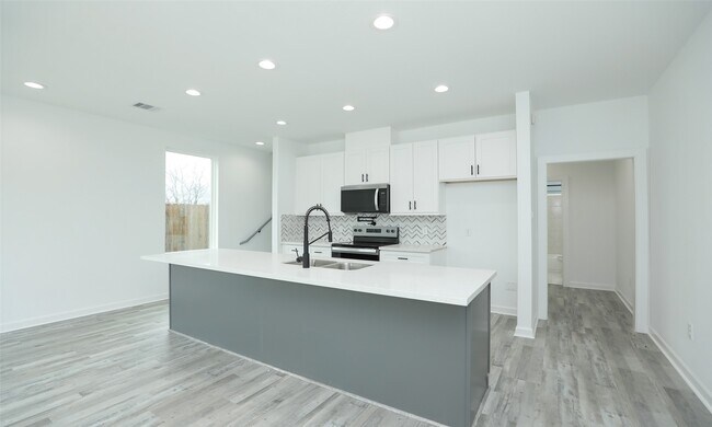 Building Photo - 9315 Ashville Dr
