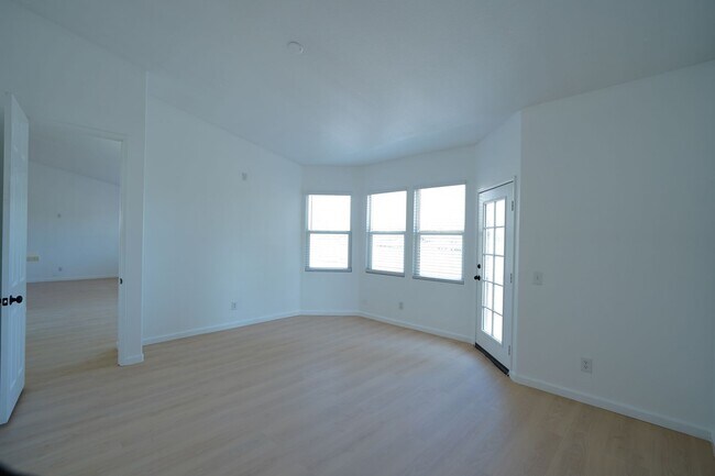 Building Photo - Beautiful 3 Bed / 2 Bath Moreno Valley Home with Garage