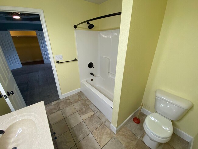 Building Photo - Your Dream Rental Awaits in Osage Hills – Pet Friendly!