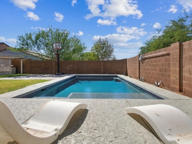 Building Photo - 7733 W Southgate Ave