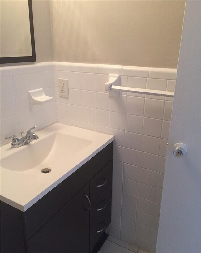 Building Photo - 1812 E Oakland Park Blvd