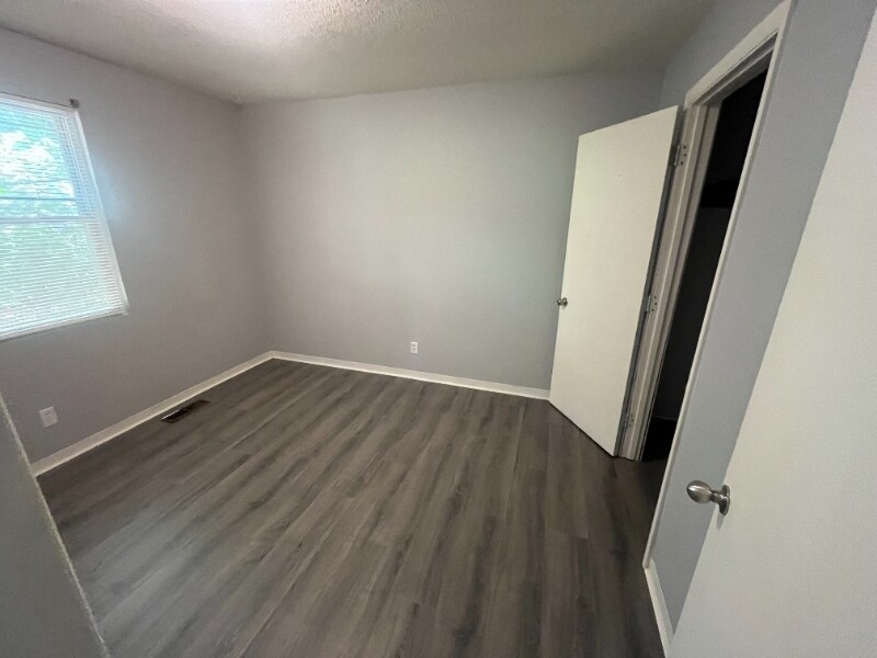 Building Photo - 147 Woodland Dr