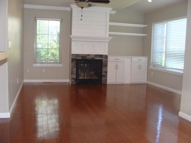 Building Photo - 300 Chatfield Ln