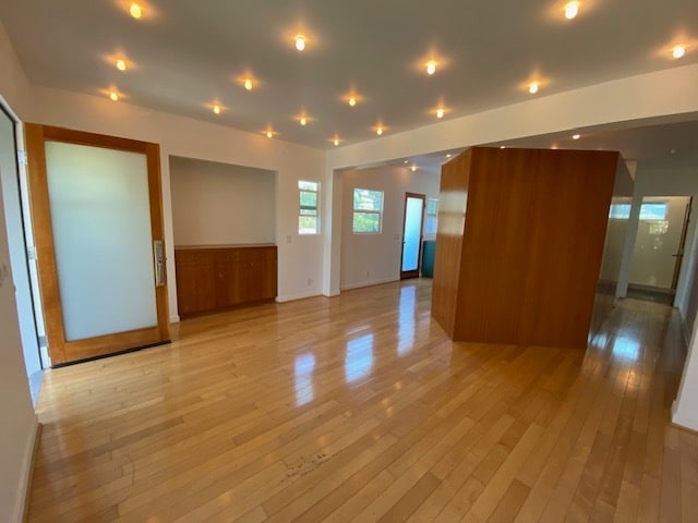 Building Photo - 1462 Lake Shore Ave