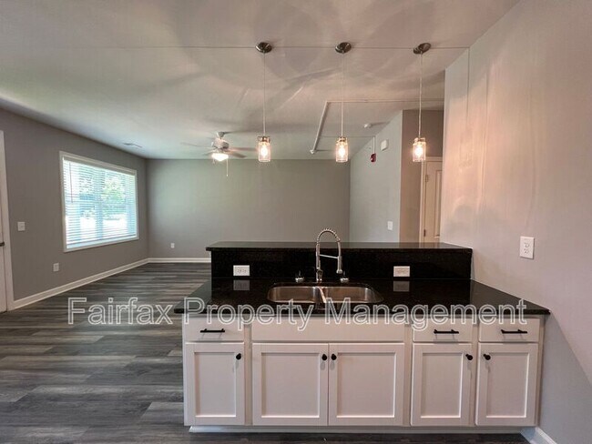 Building Photo - 518 Boone St