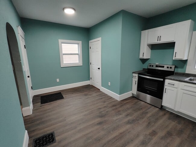 Building Photo - 1227 Maysville Ave