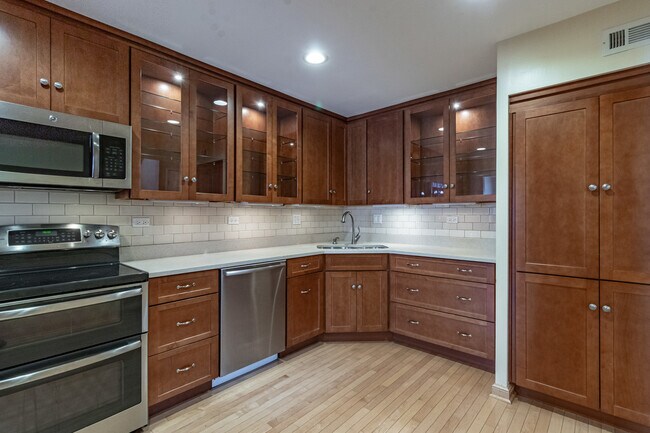 Building Photo - 416 Swallow Ln