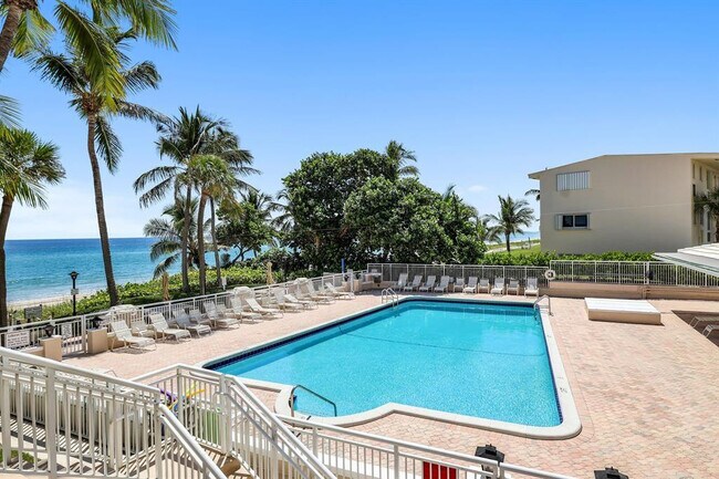 Building Photo - 1051 Hillsboro Mile