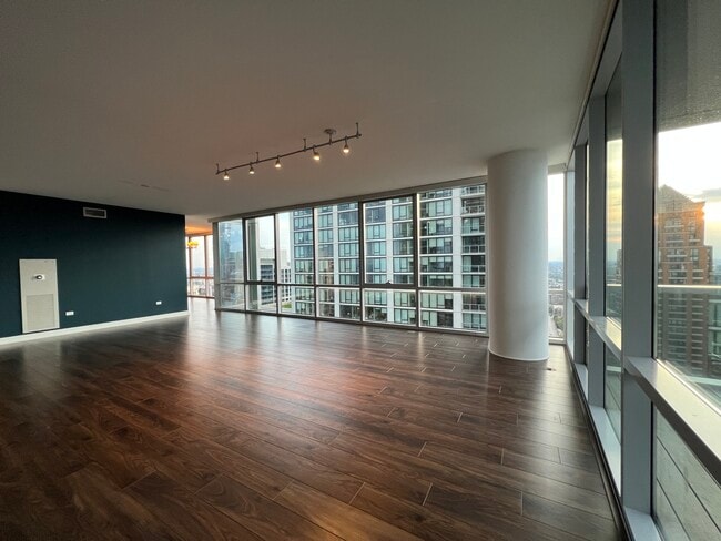 Building Photo - 1201 S Prairie Ave