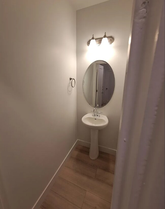 Building Photo - 4 bedroom/2.5 bathroom Townhome in Eagle M...