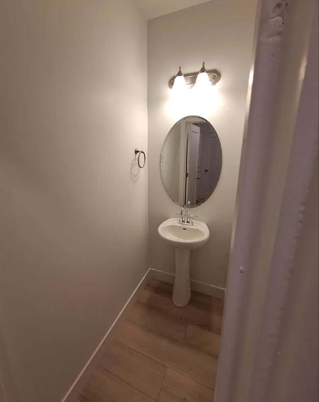 Building Photo - 4 bedroom/2.5 bathroom Townhome in Eagle Mountain