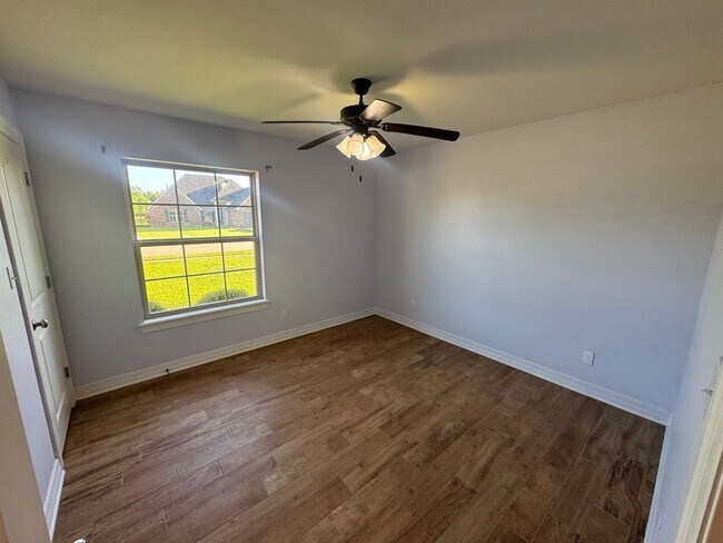 Building Photo - Close to Barksdale Air Force Base...